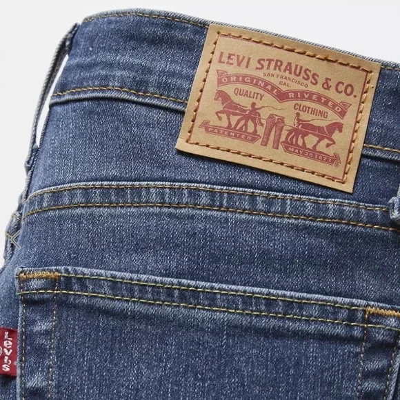 Levi’s 725 High Rise Bootcut Jeans - Picture 7 of 9